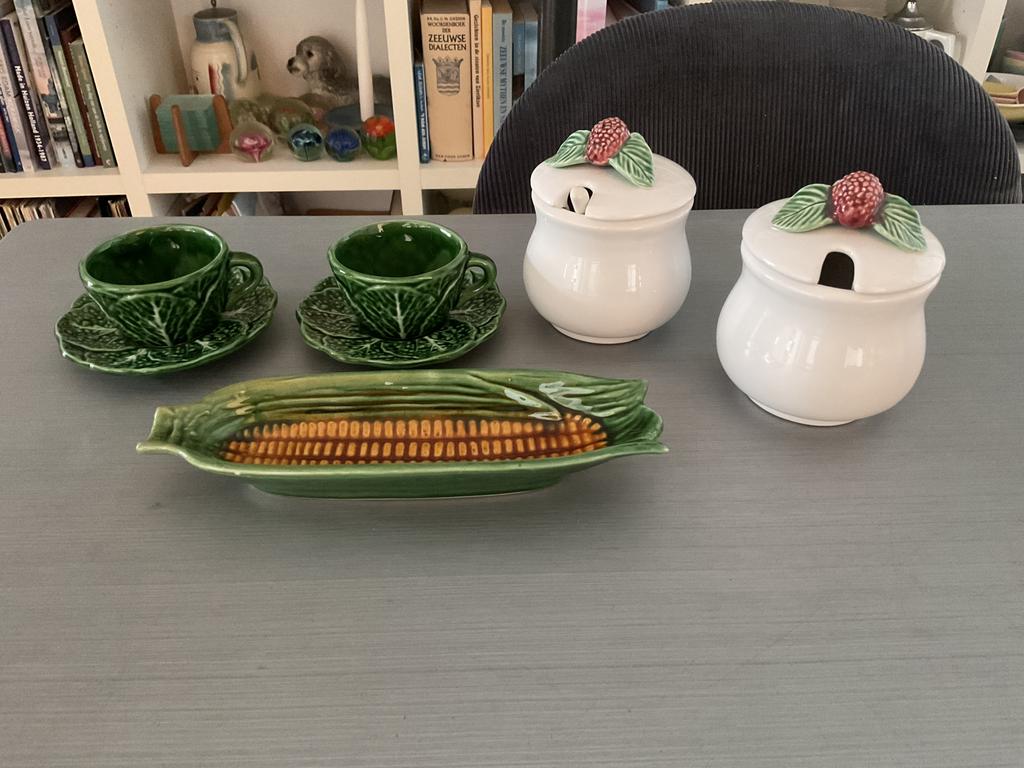 2x Bordallo Pinheiro jampotje/suikerpotje, kop en schotels, Overige materialen, Gebruikt, Ophalen of Verzenden, Overige stijlen