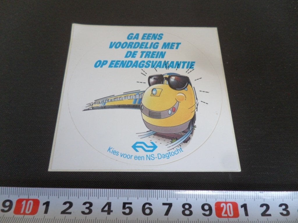 sticker NS Ga eens voordelig met de trein op eendagsvakantie, Verzamelen, Ophalen, Zo goed als nieuw