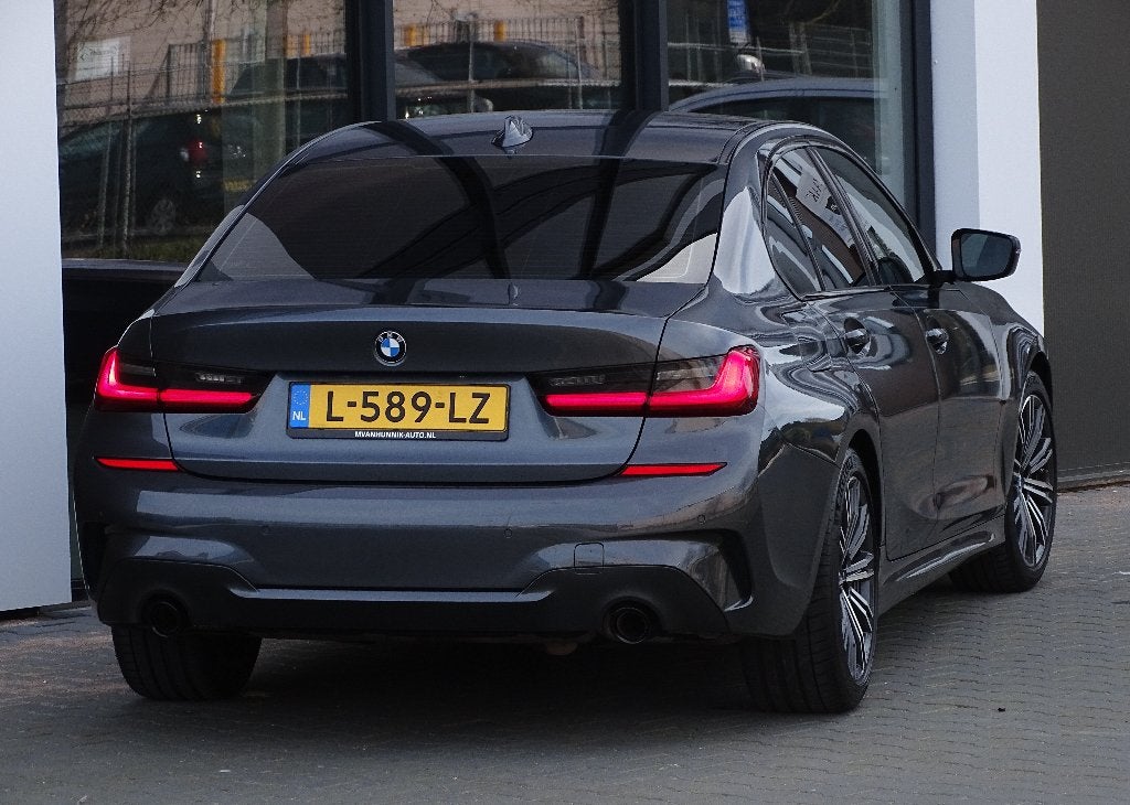 BMW 3-Serie 330i 258pk l 2020 l M-Pakket l Alcantara l G20, Automaat, 1998 cc, Achterwielaandrijving, Zwart