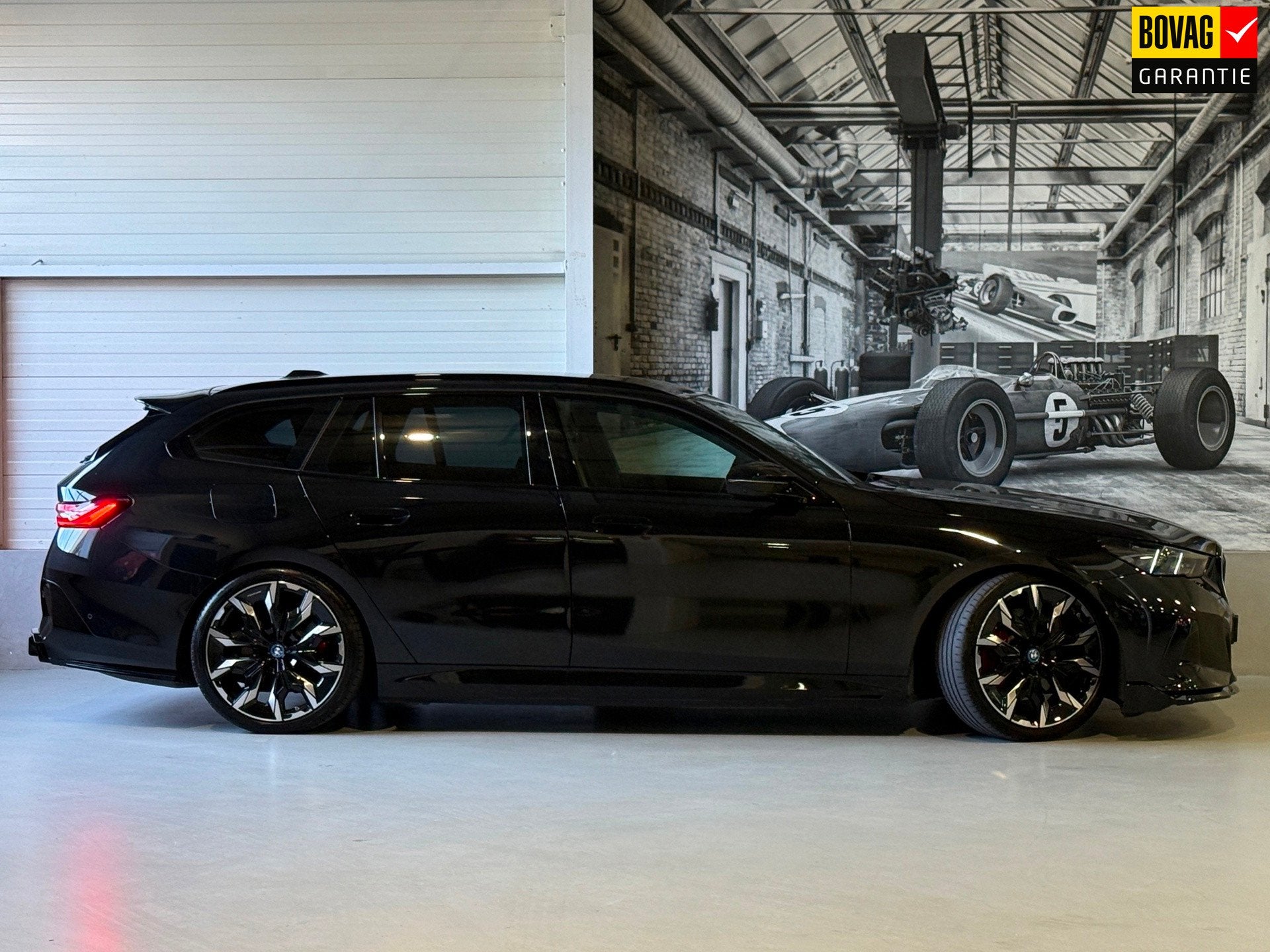 BMW I5 Touring eDrive40 M Sport Edition 84 kWh, Auto's, Automaat, Dealer onderhouden, Achterwielaandrijving, Gebruikt