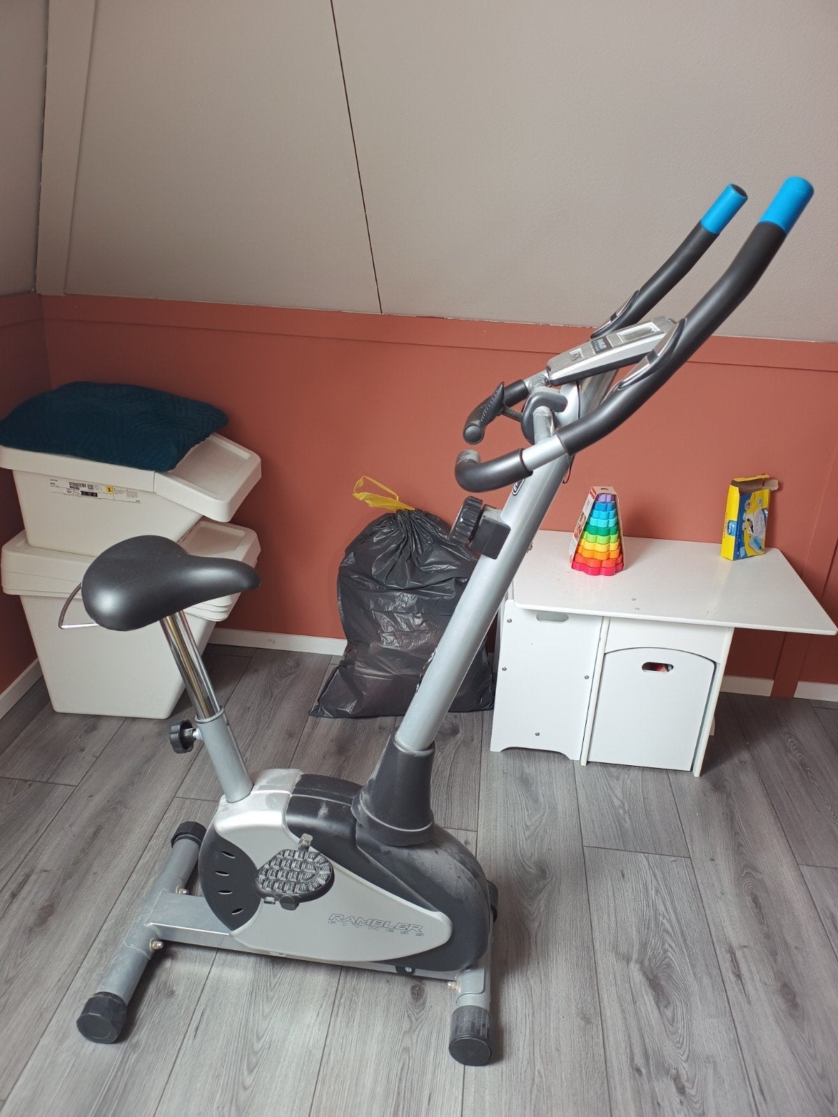 Nette hometrainer - Ideaal voor thuisworkouts, Ophalen, Gebruikt, Metaal, Benen