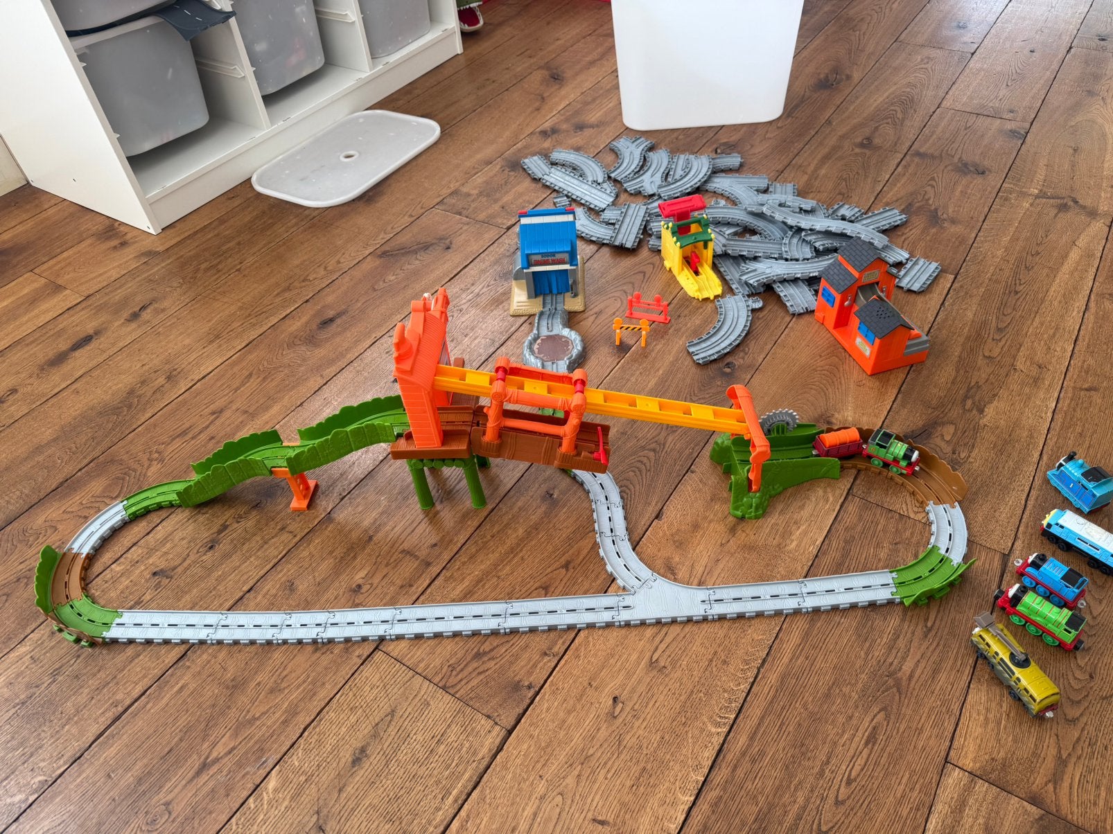 Doos Thomas de Trein rails en huisjes, Ophalen, Zo goed als nieuw