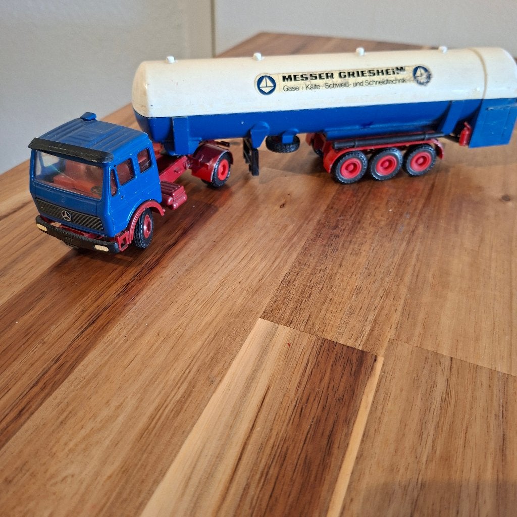 SIKU Mercedes-Benz Tankwagen "Messer Griesheim" (Gebruikt), Verzenden, Zo goed als nieuw, Bus of Vrachtwagen, Conrad
