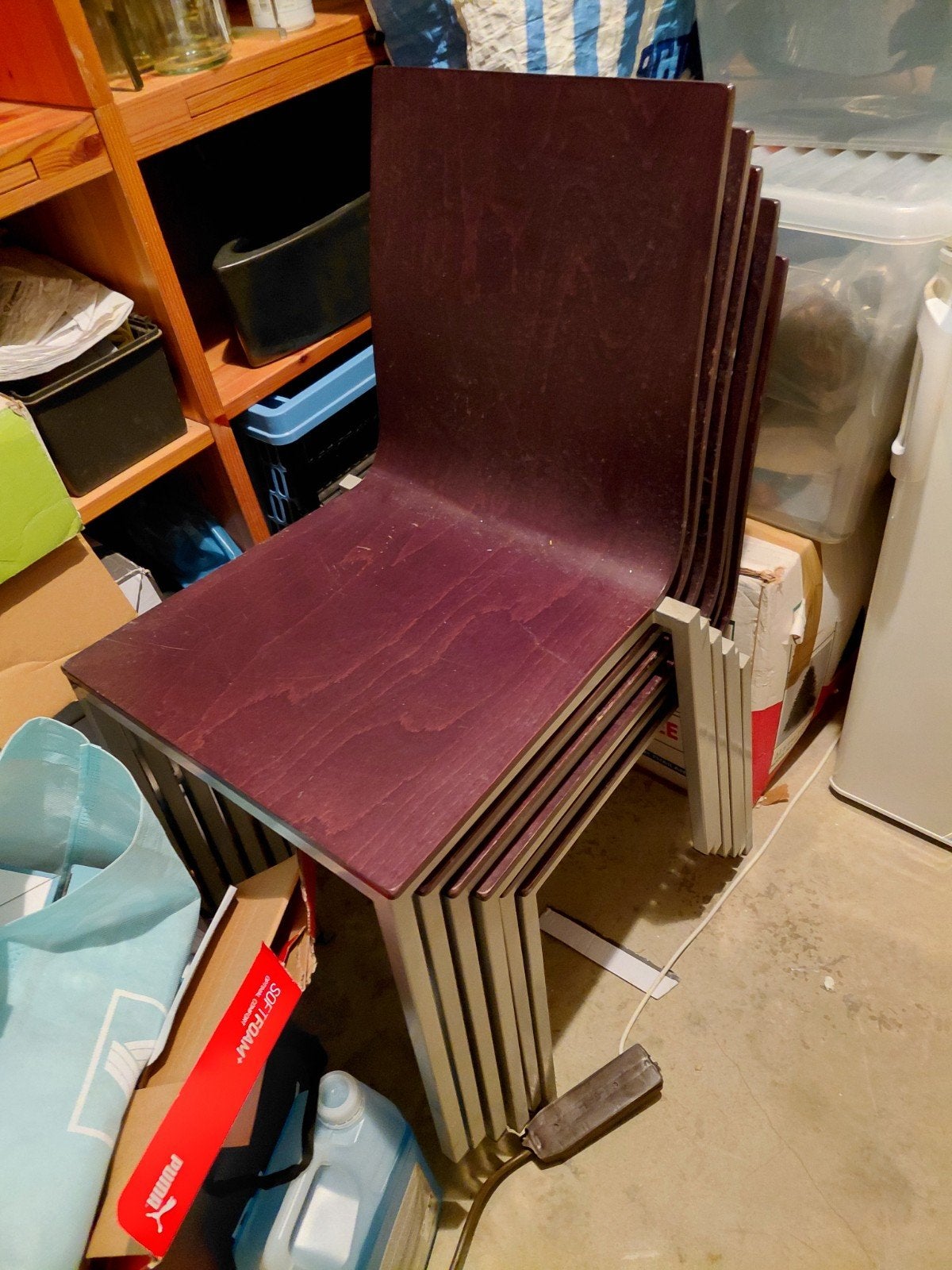 6 stoelen voor 30 euro. Fijn stapelbaar, Antiek en Kunst, Antiek | Meubels | Stoelen en Banken, Ophalen