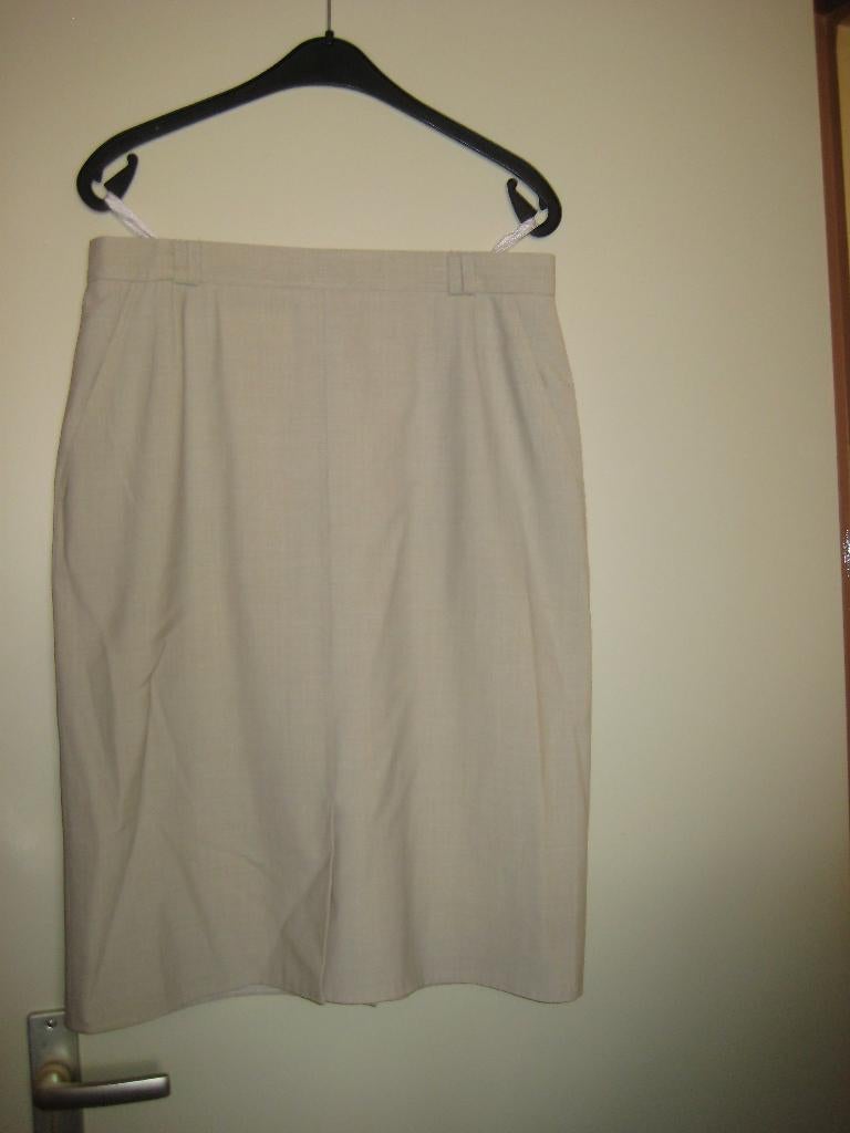 Beige rok, 20, DelMond, knielengte, Ophalen of Verzenden, Zo goed als nieuw, Beige, Knielengte