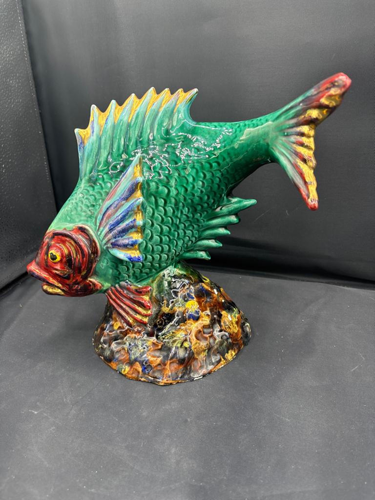 Vintage Vallauris Majolica vis handbeschilderd 27x25, Verzamelen, Beelden en Beeldjes, Ophalen of Verzenden, Zo goed als nieuw