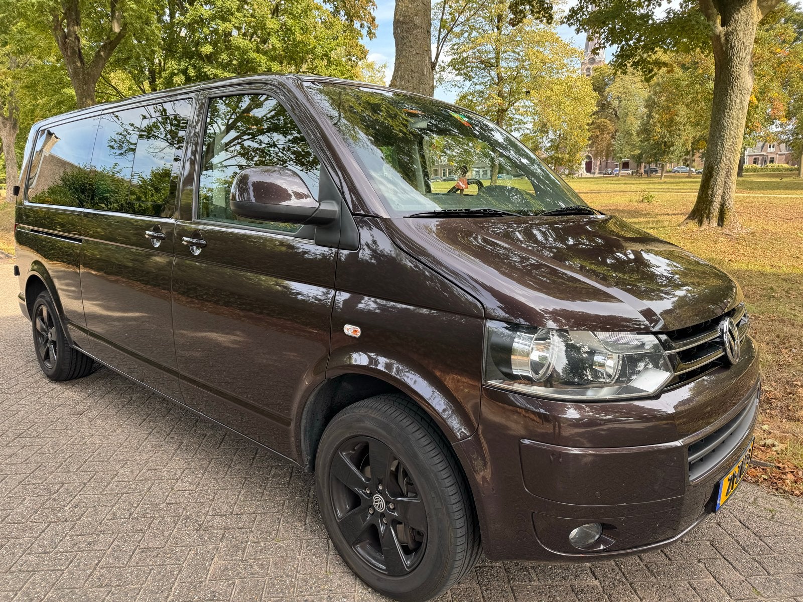 Volkswagen Transporter Caravelle 2.0 TDI L2H1, 179 pk, 2500 kg, Bruin, Diesel