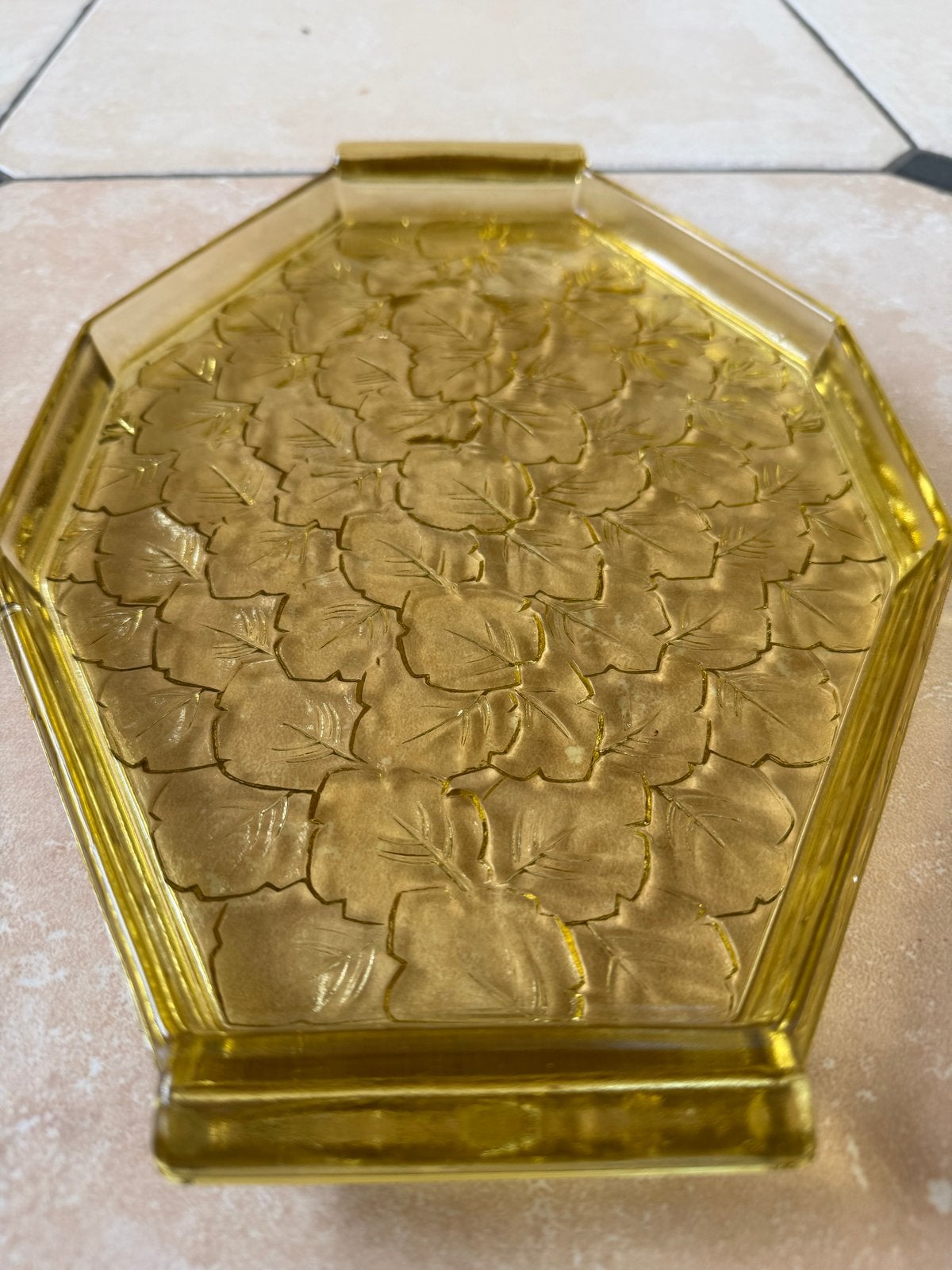 Vintage amber glazen serveerplateau – bloemmotief – 32 cm, Ophalen of Verzenden