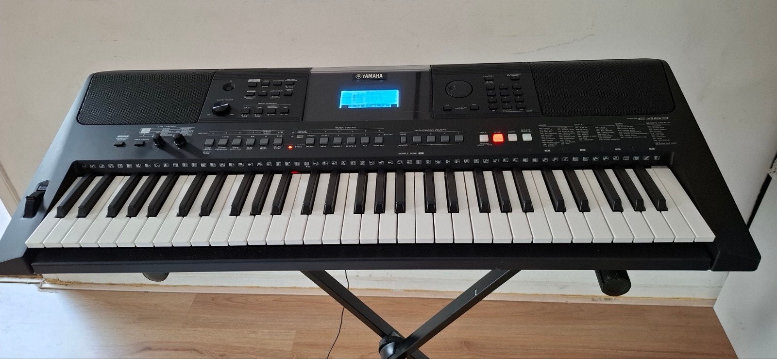 Yamaha PSR-E463 Keyboard met standaard, Muziek en Instrumenten, 61 toetsen, Ophalen of Verzenden, Met standaard, Nieuw