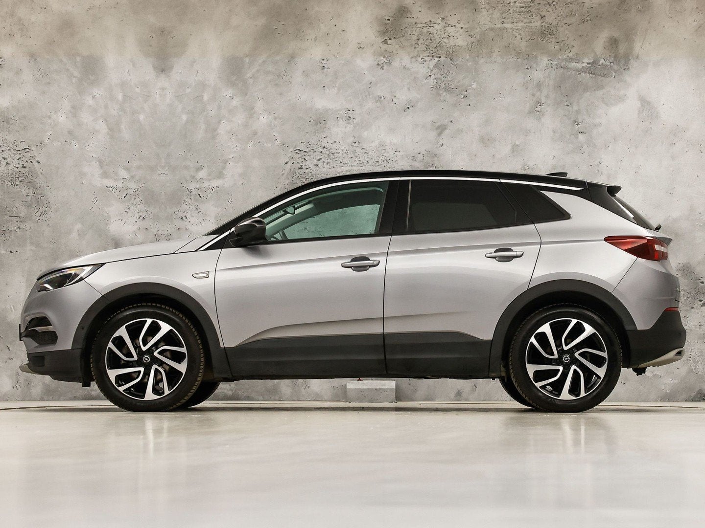 Opel Grandland X 1.2 Turbo Ultimate Sport Automaat (APPLE CA, 12 maanden, Gebruikt, 1199 cc, Leder en Stof