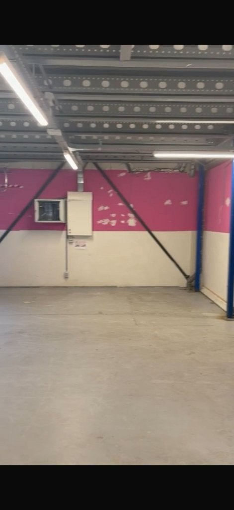 Complete entresolvloer 15 x 13 m – 195 m² – zelf demonteren, Ophalen
