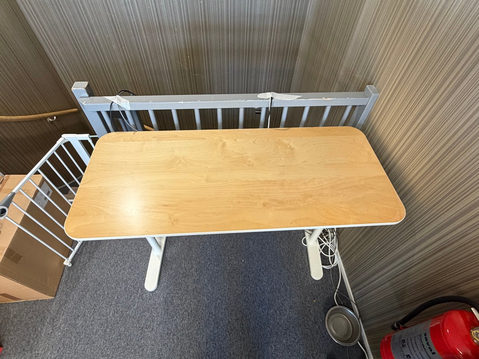 IKEA Bekant bureau 140x60 cm, Ophalen, Overige typen, Gebruikt, IKEA