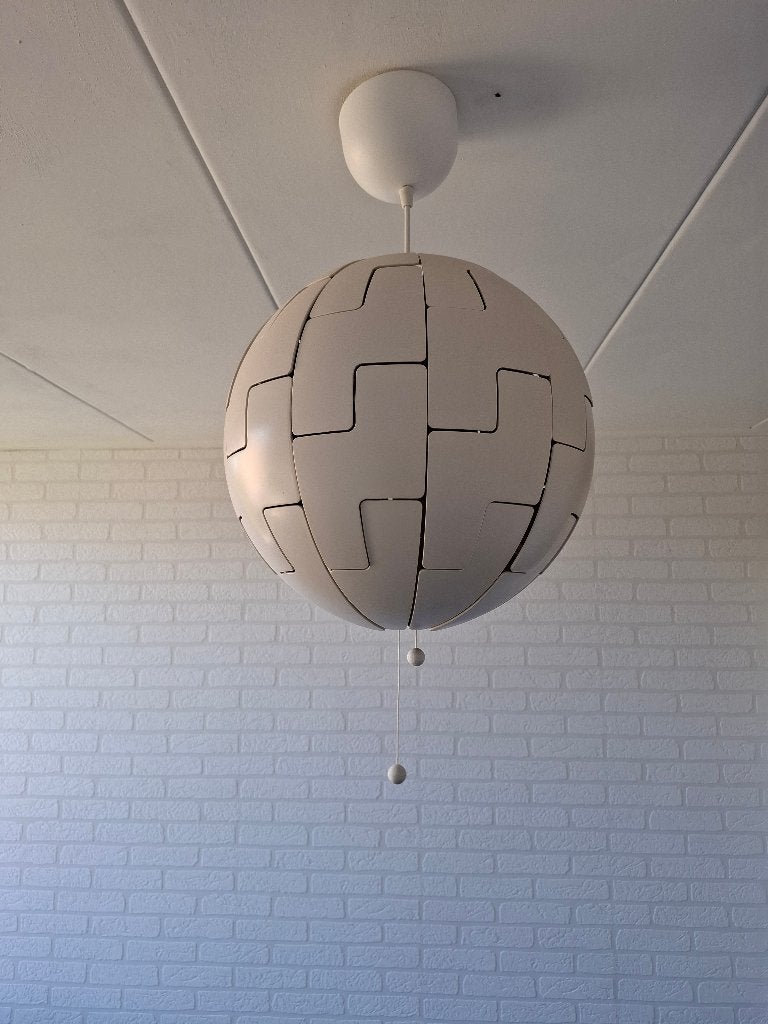 Stijlvolle IKEA hanglamp rond model wit inclusief lichtbron, Ophalen, Kunststof, Gebruikt, IKEA designlamp
