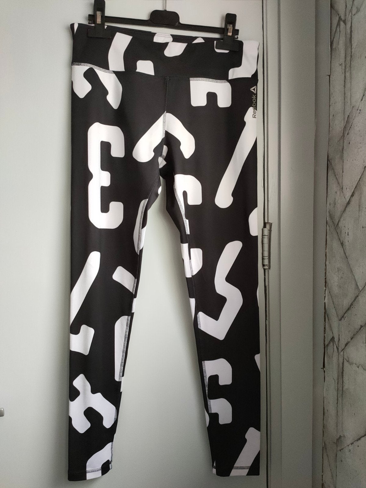 Reebok sportlegging zwart wit met print - Maat M, Maat 38/40 (M), Zwart, Ophalen of Verzenden, Fitness of Aerobics