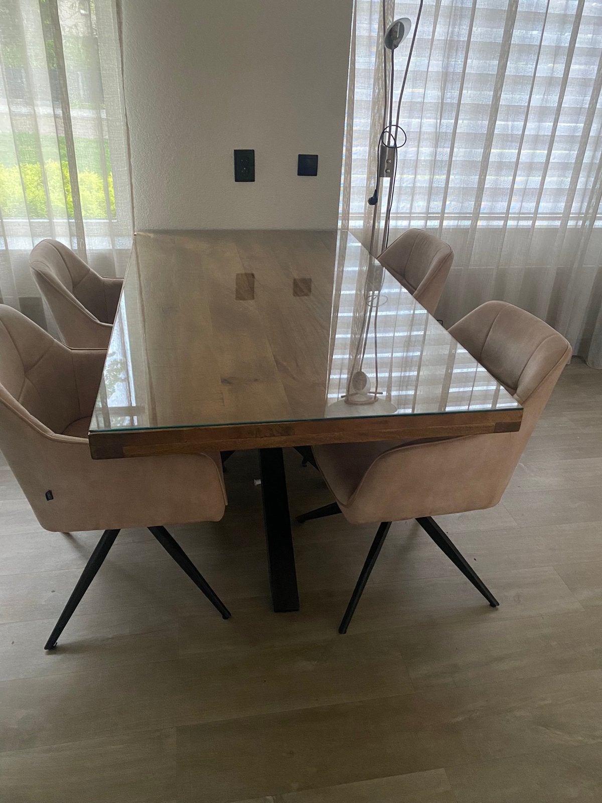 4 moderne stijlvolle eetkamerstoelen, Ophalen of Verzenden, Zo goed als nieuw, Overige kleuren, Stof
