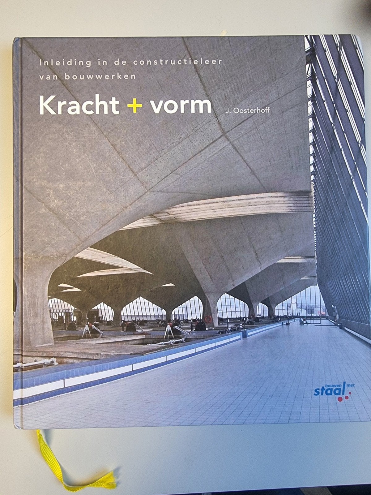 Kracht + Vorm - Inleiding in de constructieleer, Ophalen of Verzenden, Gelezen, Bouwkunde, J. Oosterhof