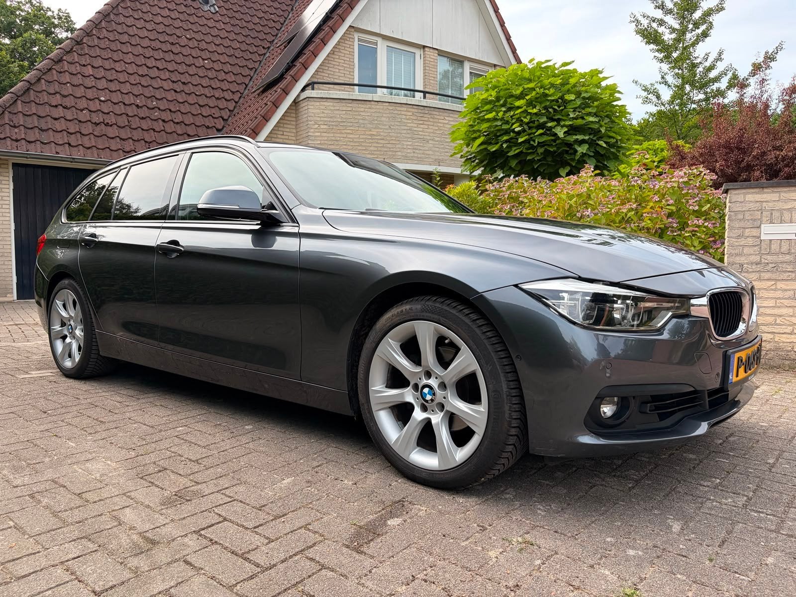 BMW 3-Serie 320i 184pk Aut 2018 Grijs, 1998 cc, Achterwielaandrijving, 1800 kg, 4 cilinders