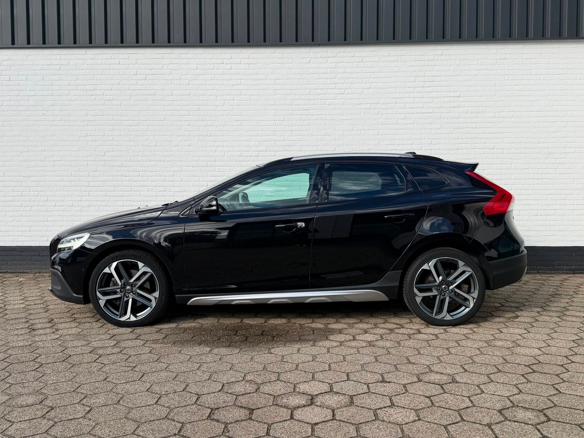 Volvo V40 Cross Country T3 Polar+ Luxury PANODAK l LEDER l C, Auto's, 4 cilinders, 700 kg, Zwart, 152 pk