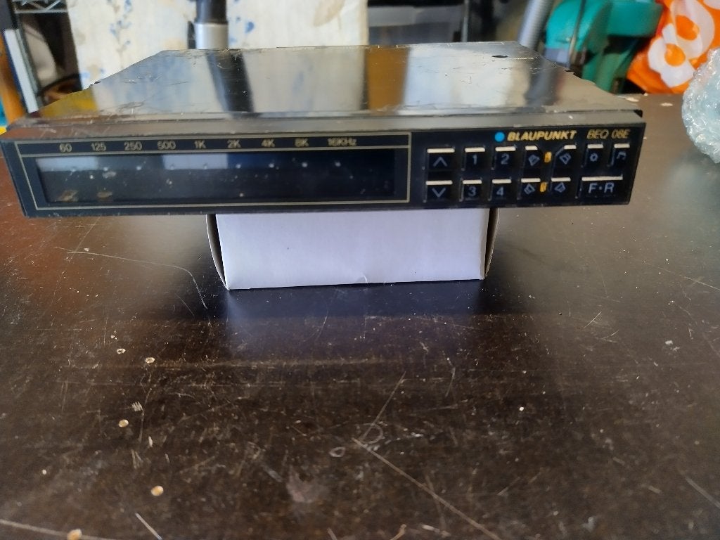 Te koop Blaupunkt BEQ-08E equalizer met subwoofer uitgang., Auto diversen, Verzenden, Gebruikt