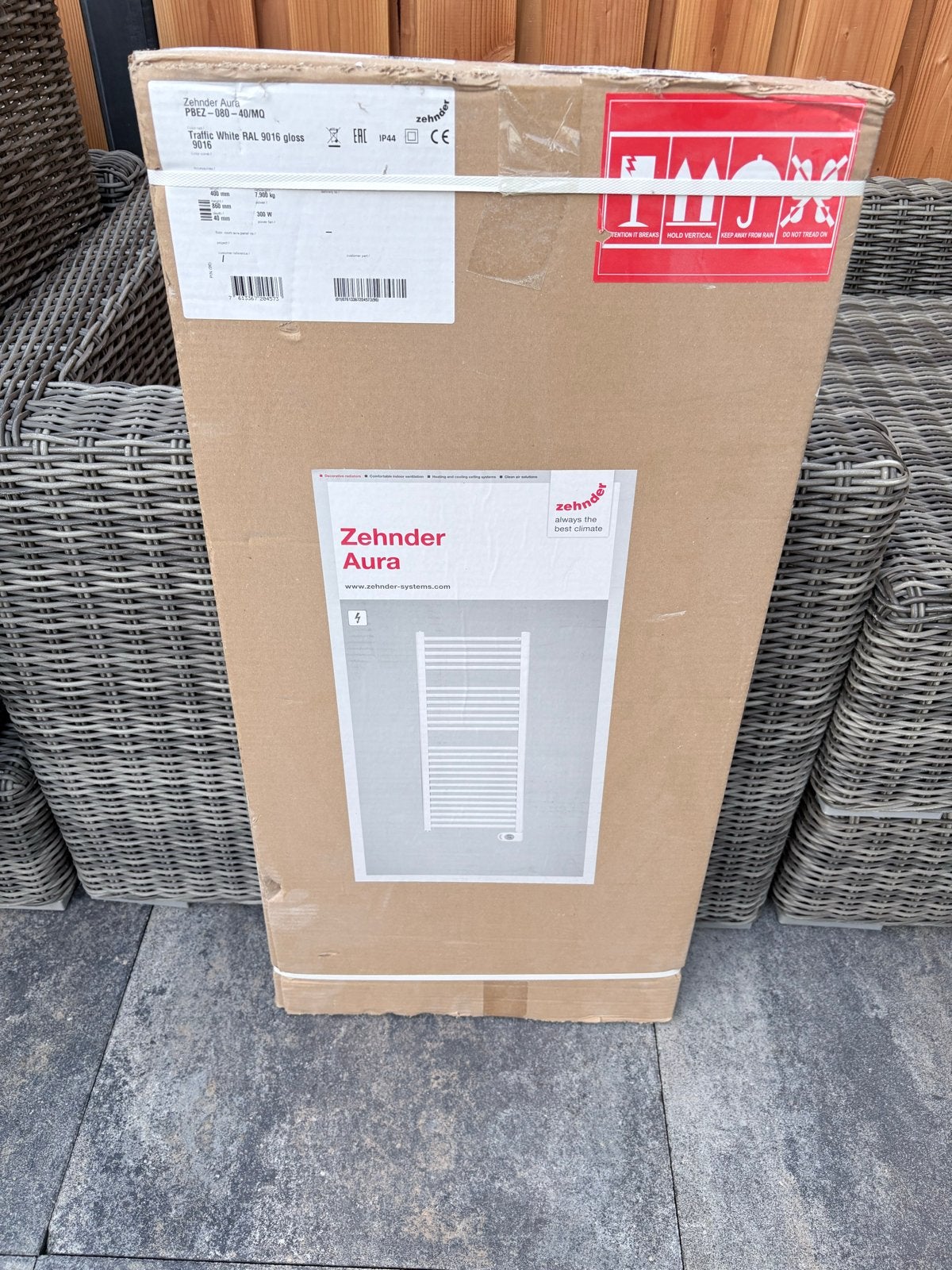 Zehnder Aura elektrische badkamer radiator 300W wit, Doe-het-zelf en Verbouw, Verwarming en Radiatoren, Ophalen, Radiator, Nieuw