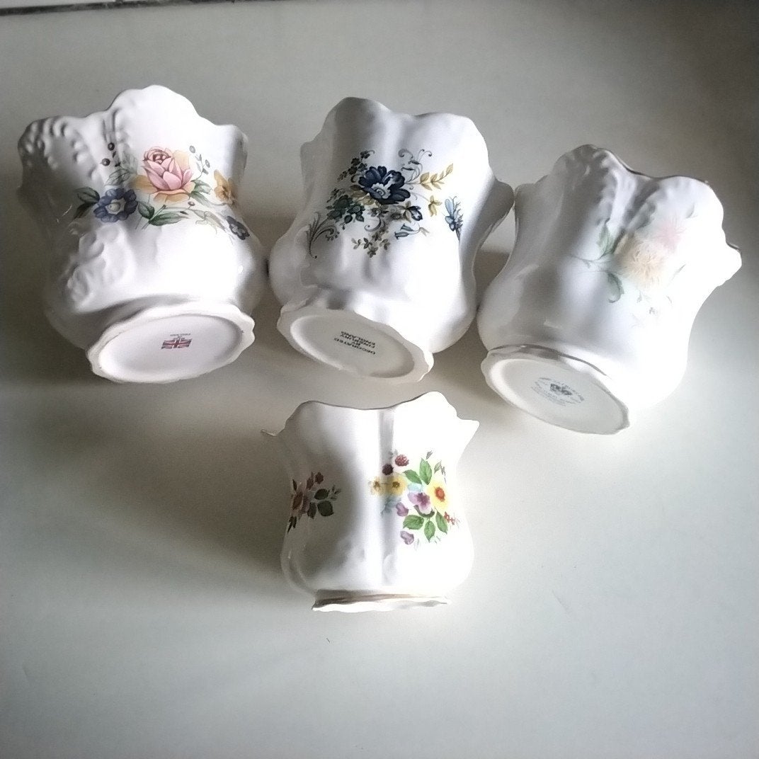 4 Engelse bloempotjes, Ophalen of Verzenden, Zo goed als nieuw, Porselein, Kop en/of schotel