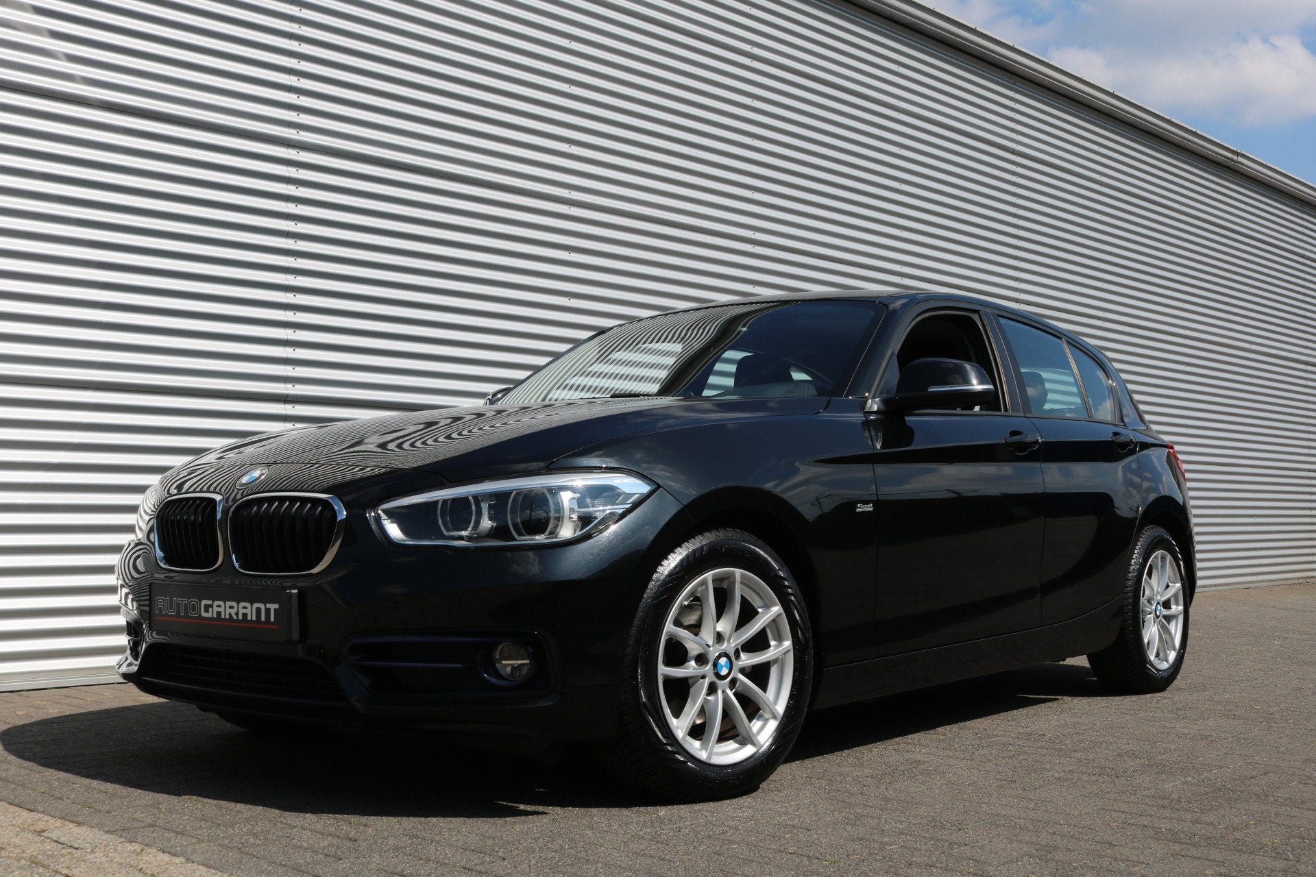 BMW 1-serie 118i Sport Aut (Orig NL! NAP! Sportinterieur Nav, Auto's, BMW, 12 maanden, Gebruikt, Zwart, Origineel Nederlands