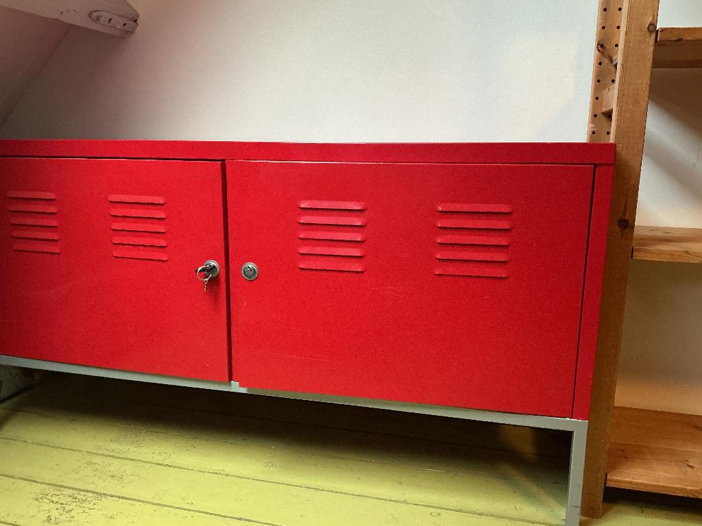 Rood kocker look kastje metaal ikea, Ophalen, Gebruikt