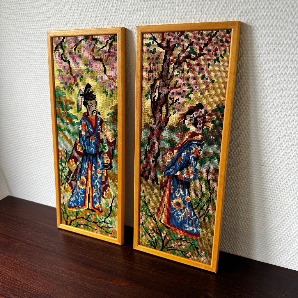 Vintage Geborduurd Geisha/Samurai onder Bloesem Boom, Ophalen of Verzenden, Gebruikt, Wandbord of Wandpaneel