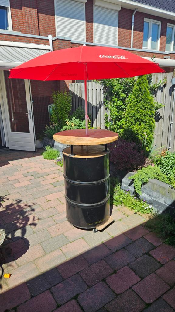 Coca-Cola statafel met parasol, Ophalen, Gebruikt, Rond, Metaal