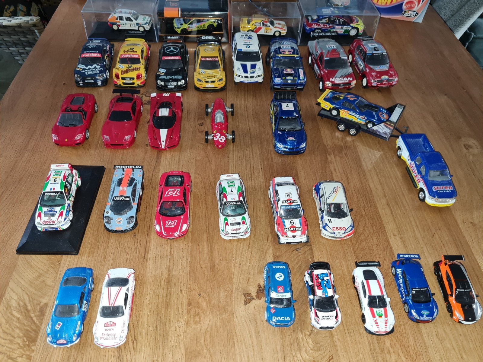 Set van 32 Motorsport Modellen: Rally, DTM, Ferrari, Nascar, Ophalen of Verzenden, Zo goed als nieuw, Auto
