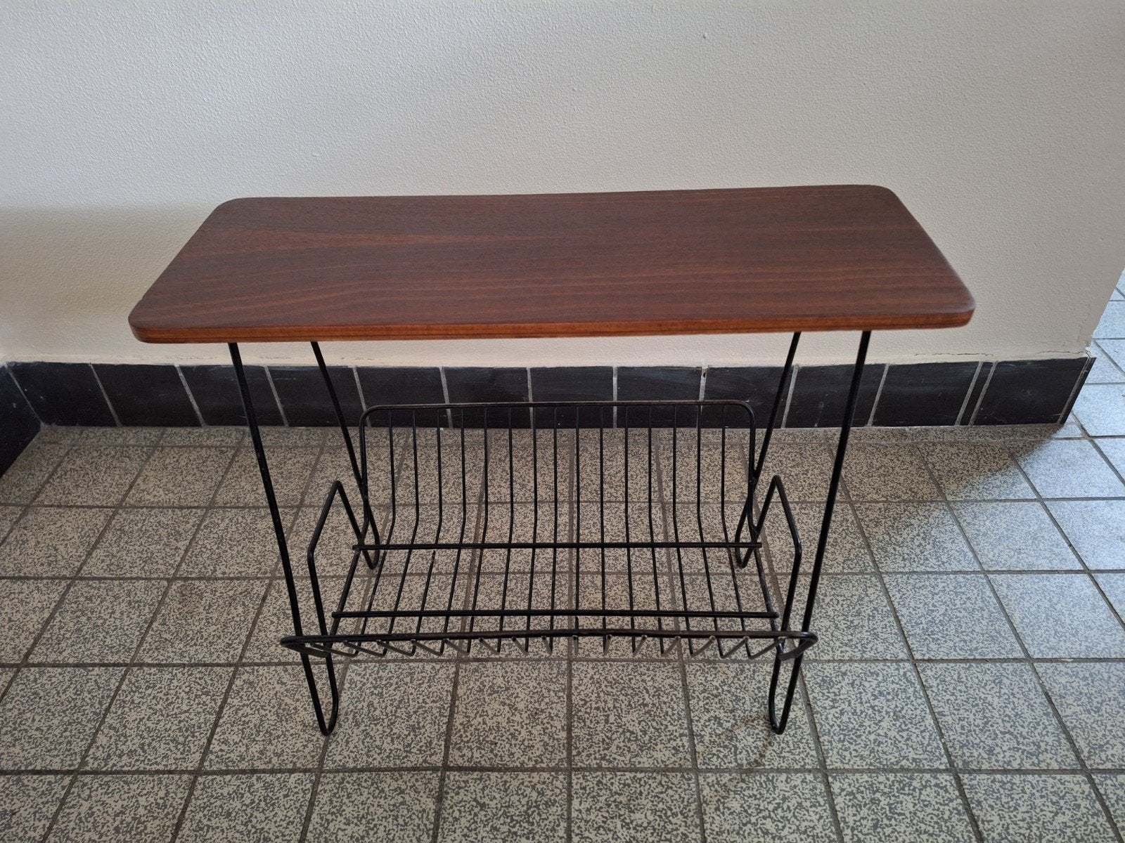 vintage krantentafeltje, Ophalen, Minder dan 45 cm, Minder dan 55 cm, Zo goed als nieuw