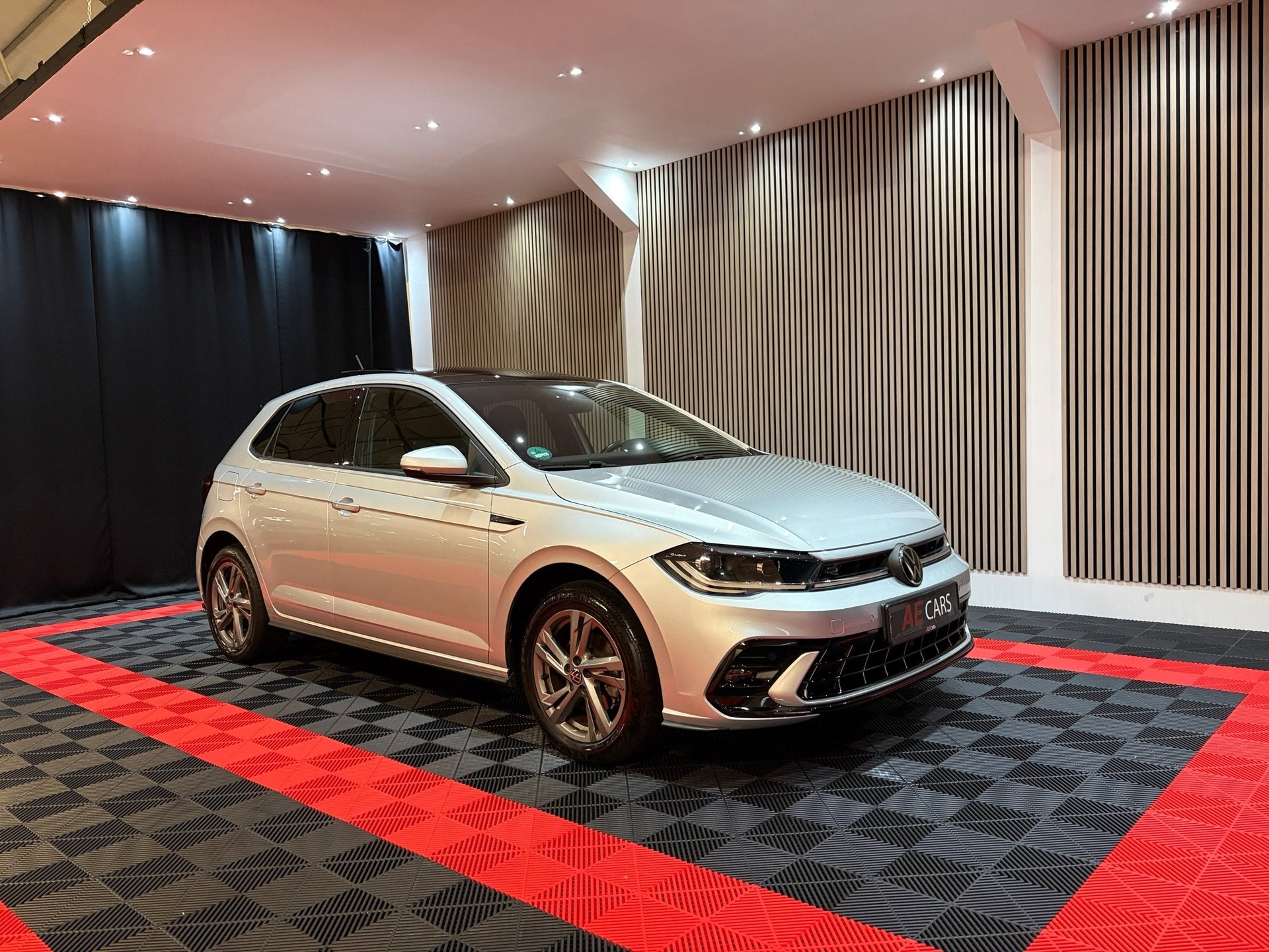 Volkswagen Polo 1.0 TSI R-Line Business Pano Navi Led IQ Lig, Auto's, Dealer onderhouden, Gebruikt, Zwart, Bedrijf