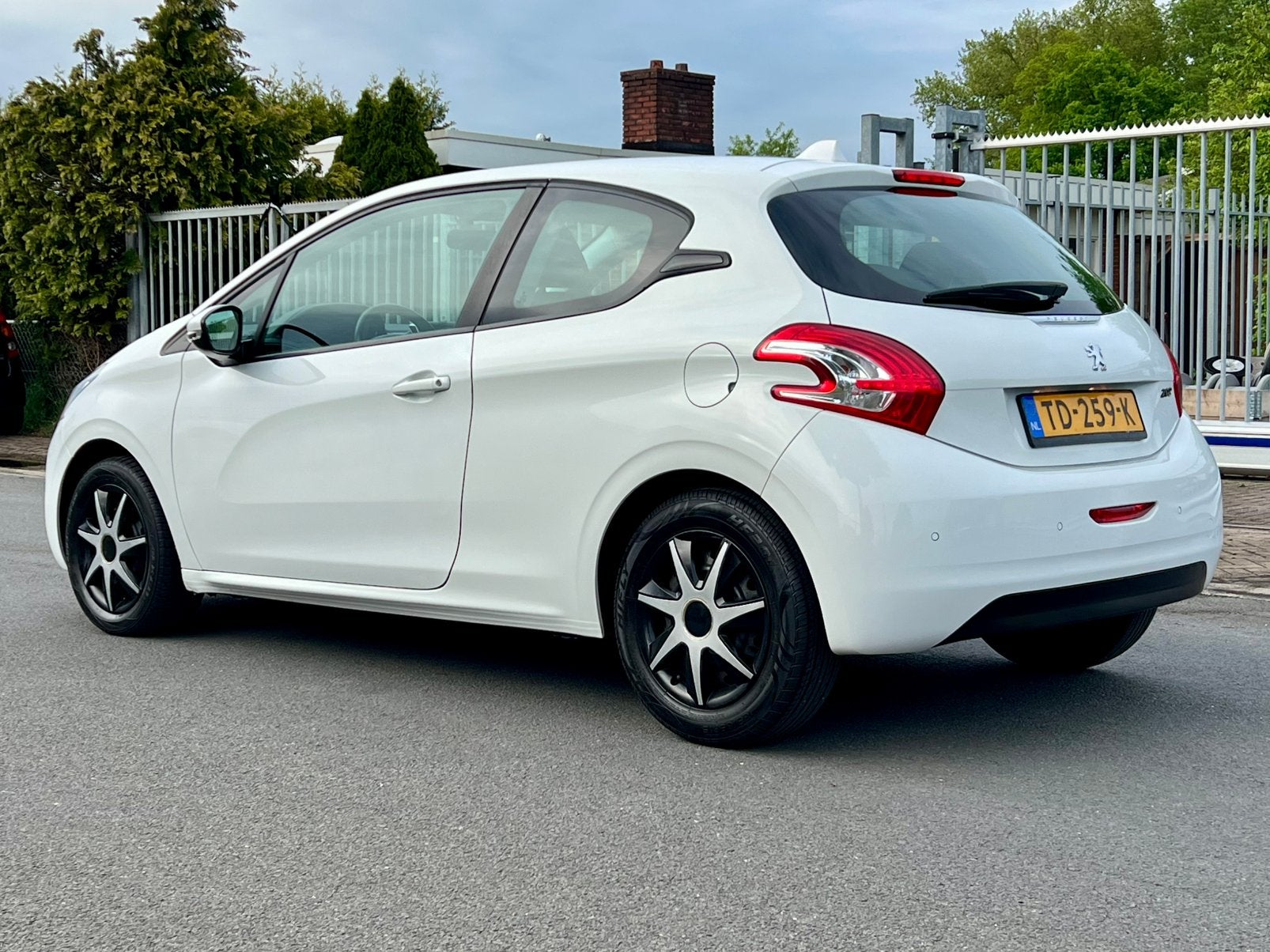 Peugeot 208 1.0 VTI AIRCO | CRUISE | PDC | BLUETH. | ISOFIX, Auto's, Voorwielaandrijving, 31 €/maand, Bedrijf, 3 cilinders