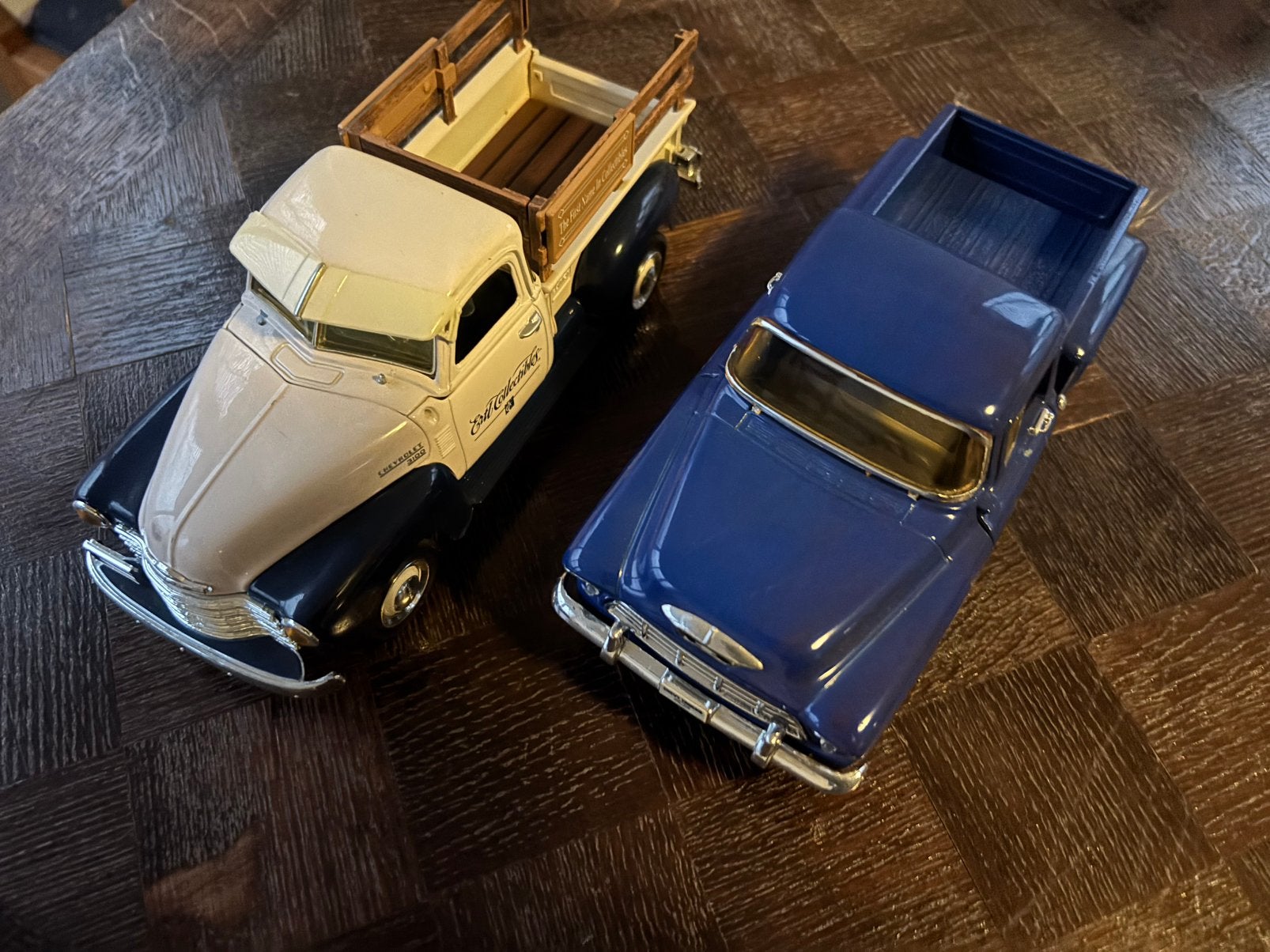 Set van 2 Chevrolet Pick Up (1:24) origineel vintag  GM, Ophalen, Zo goed als nieuw