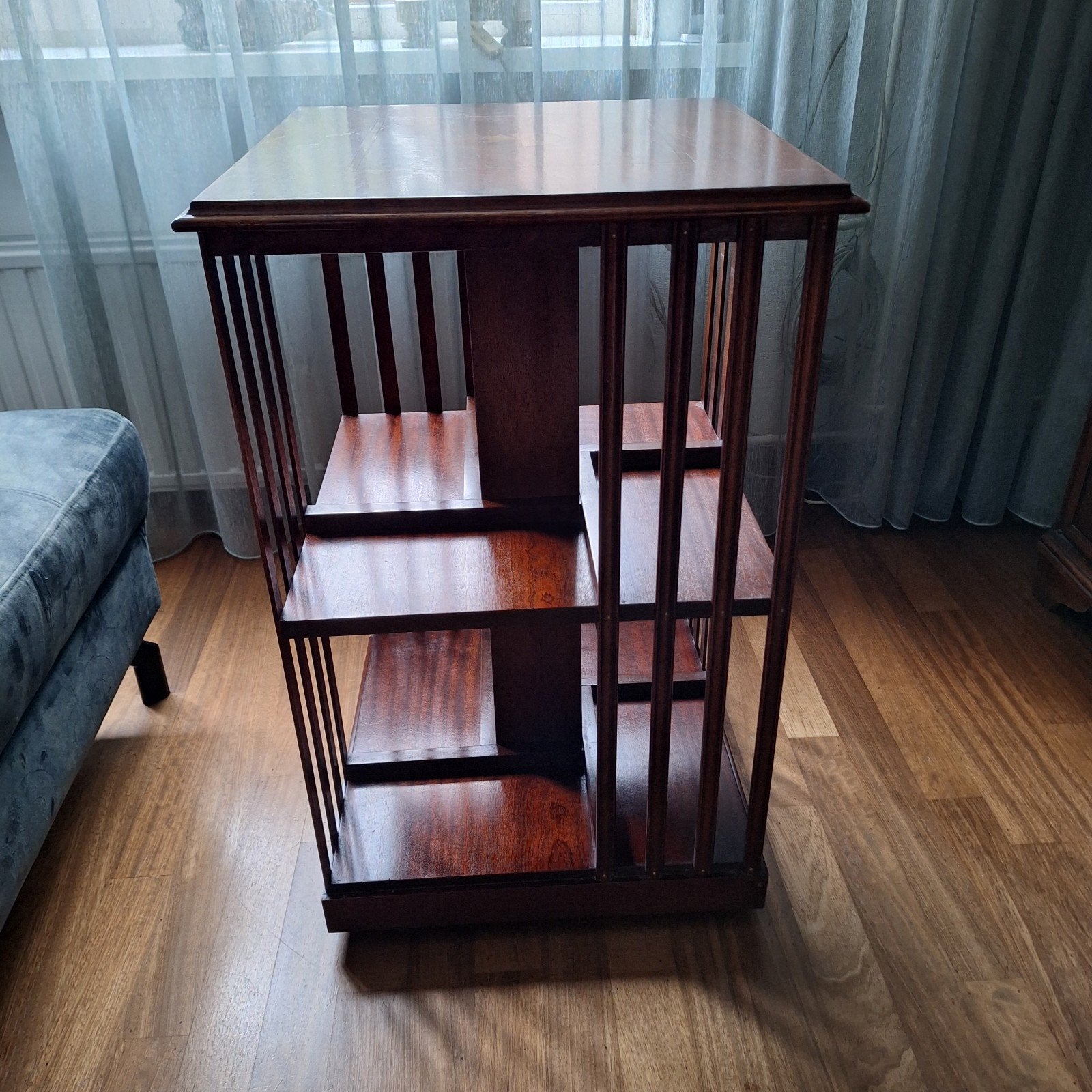 Mahonie boekenmolen met ingelegd Waaierpatera ( marqueterie, Ophalen