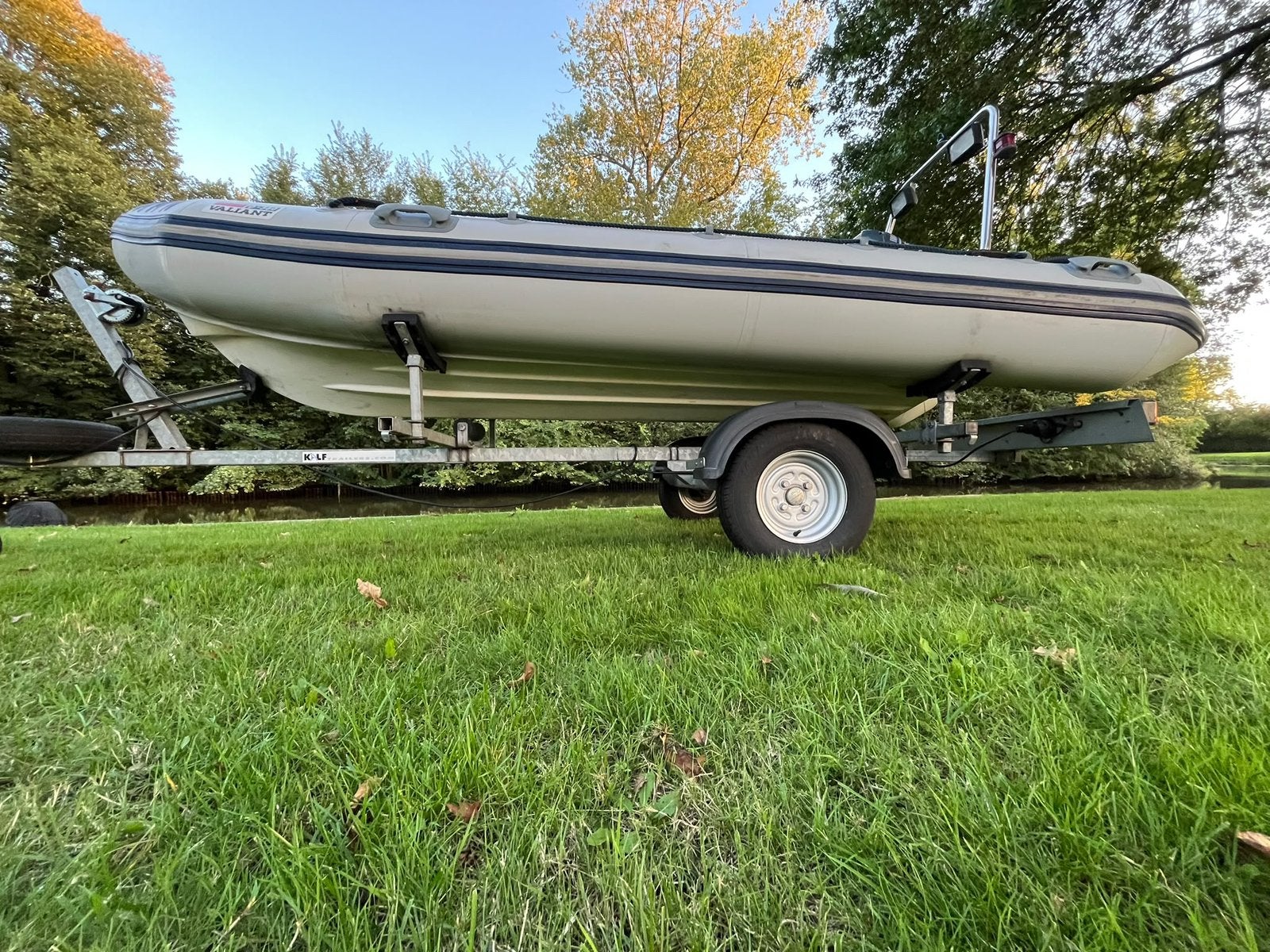 Nette Valiant D-380 RIB met Yamaha 20 pk 4-takt inc trailer, Watersport en Boten, Ophalen, Zo goed als nieuw, Buitenboordmotor