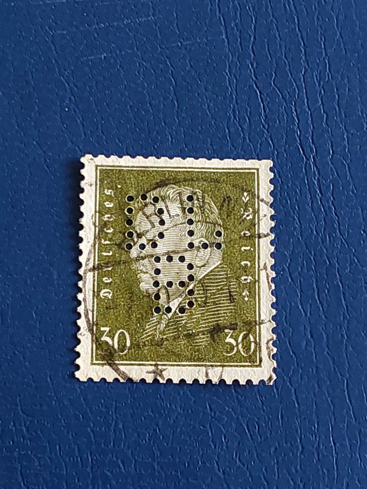 Perfins. Duitse Rijk.  M417  D.L.B.  Friedrich 1928  ( gest), Postzegels en Munten, Ophalen of Verzenden, Duitse Keizerrijk