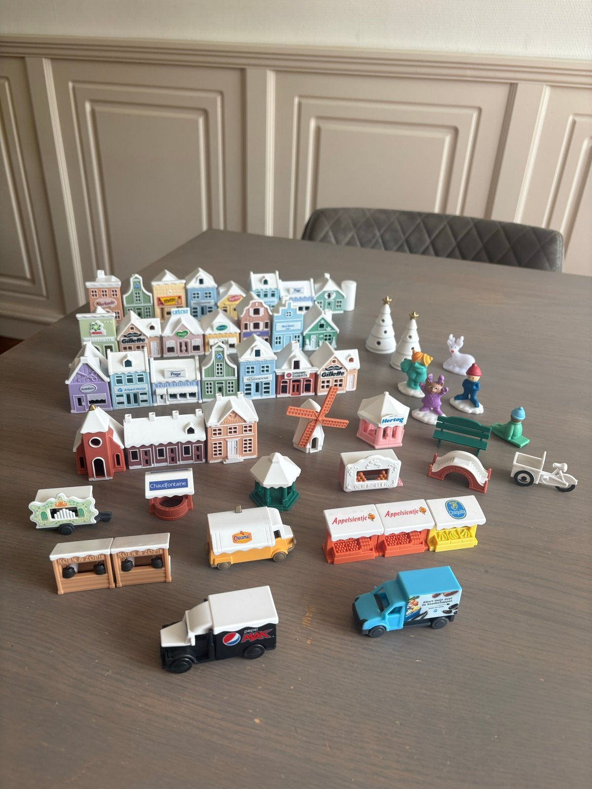 Verzameling van 49 Albert Heijn huisjes en miniaturen, Ophalen of Verzenden, Zo goed als nieuw