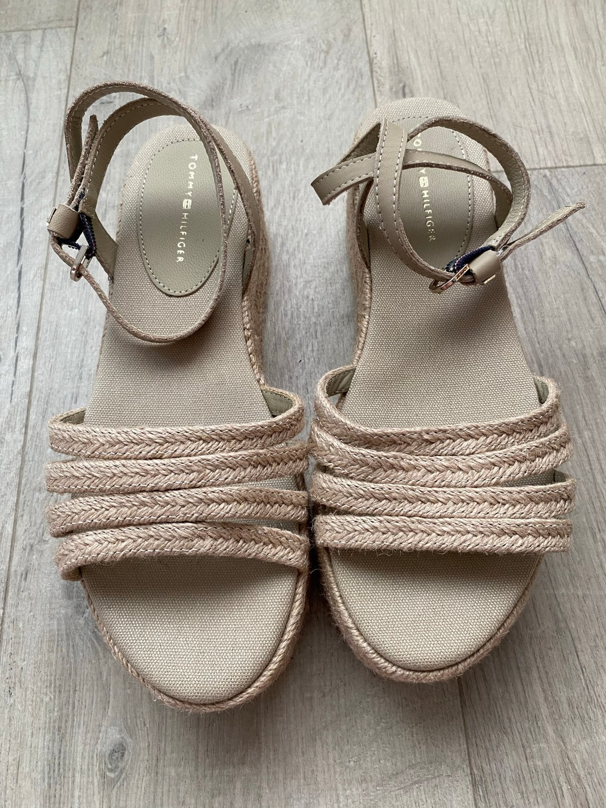 Tommy Hilfiger  Maat 37, Ophalen of Verzenden, Zo goed als nieuw, Beige, Espadrilles of Moccasins