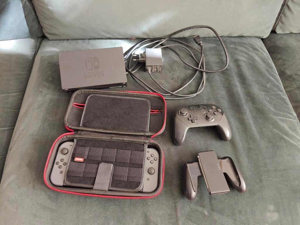Nintendo Switch (Origineel) met Pro Controller en hoes, Spelcomputers en Games, Spelcomputers | Nintendo Switch, Ophalen of Verzenden