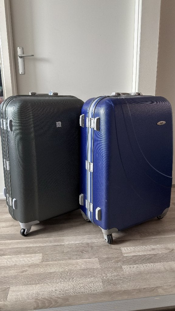 LIV koffers, Sieraden, Tassen en Uiterlijk, Koffers, Gebruikt, Hard kunststof, 70 cm of meer, Minder dan 35 cm