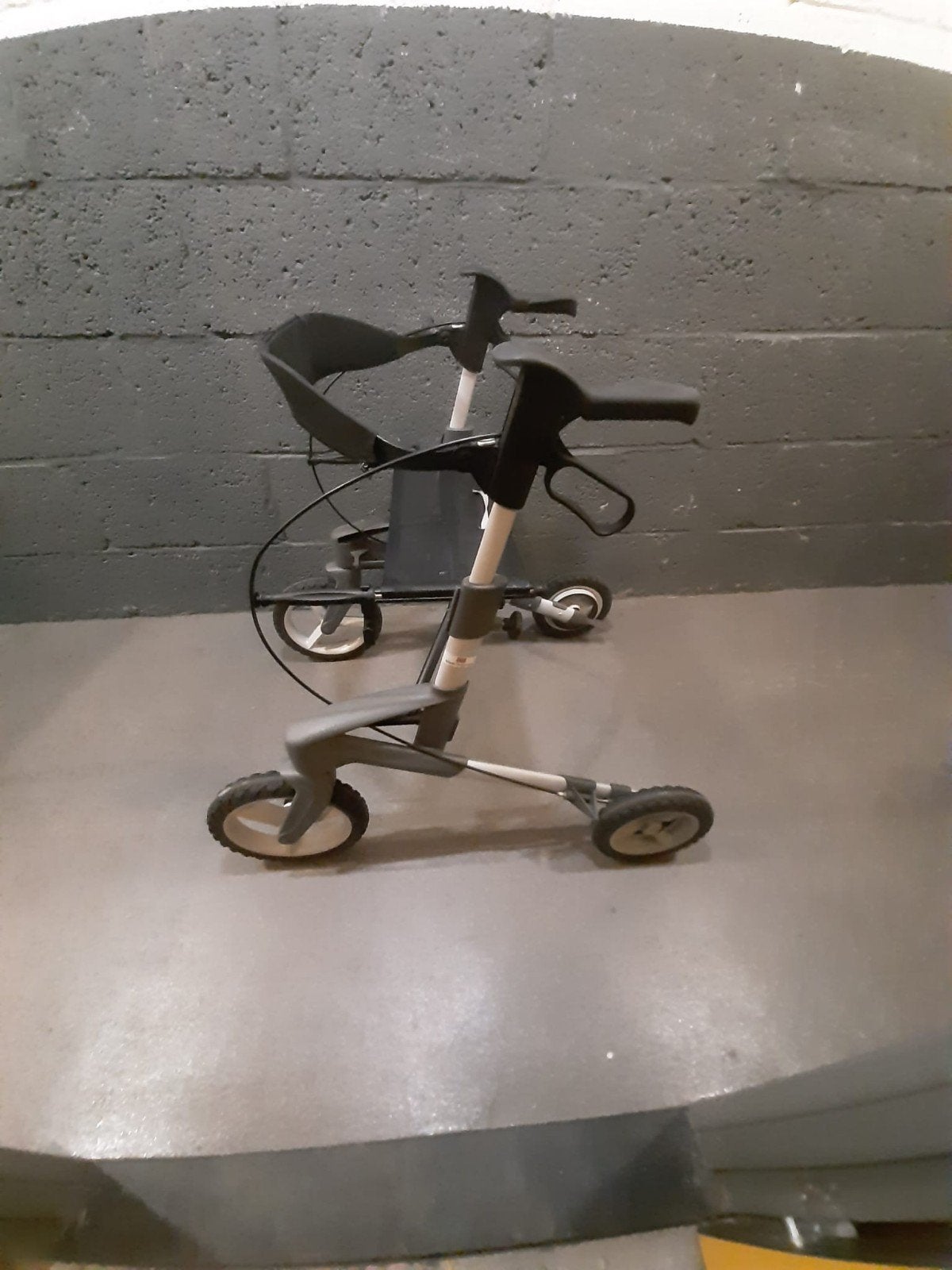 Opvouwbare rollator van het merk Topro, Ophalen, Opvouwbaar, Zo goed als nieuw