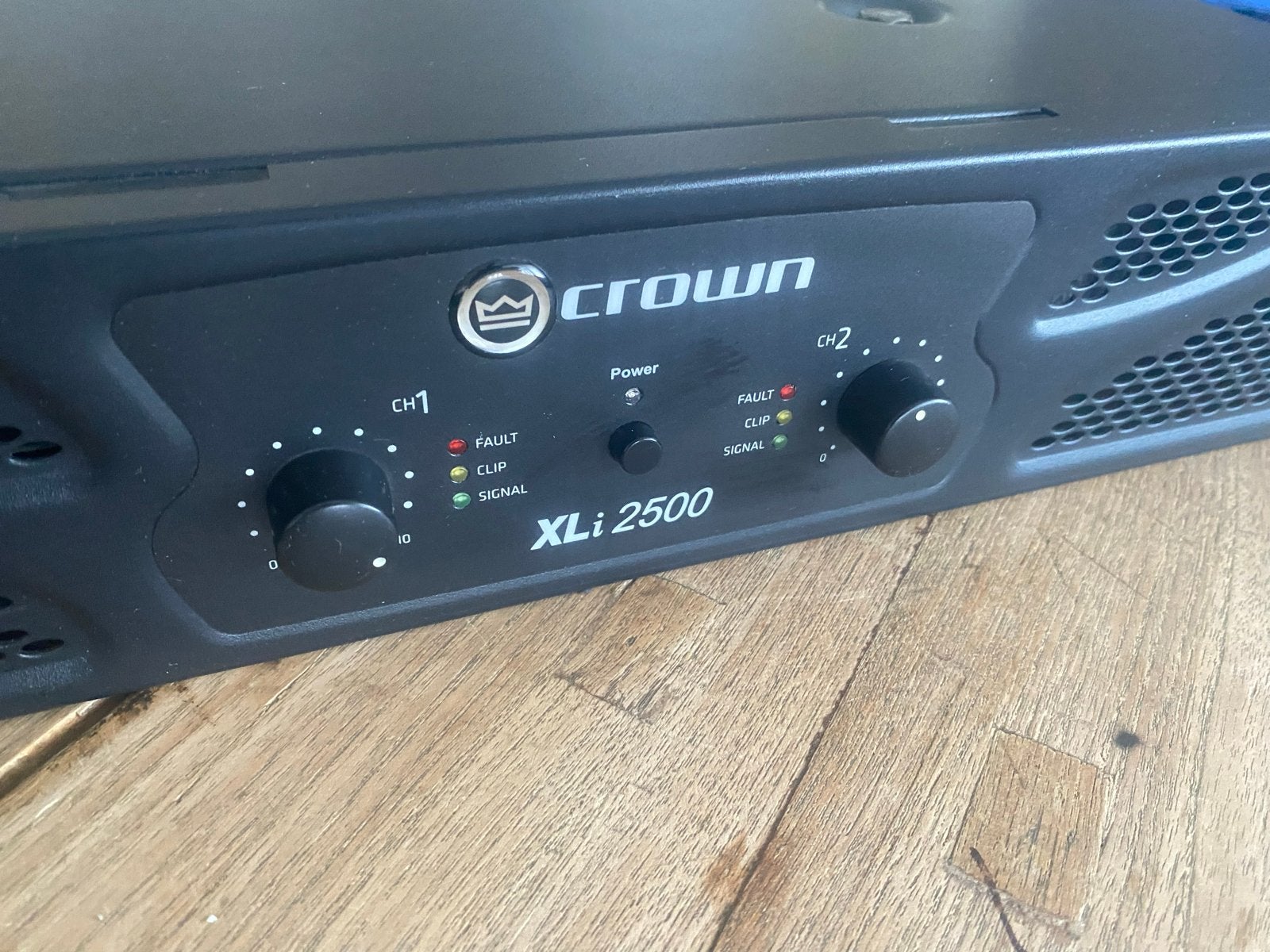 Crown XLi 2500 Versterker - Showmodel, Ophalen of Verzenden, Zo goed als nieuw, Nvt, Nvt