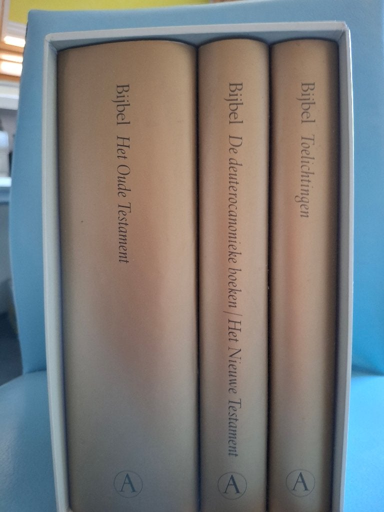 BIJBEL DRIEDELIG GOUDEN UITGAVE, Antiek en Kunst, Antiek | Boeken en Bijbels, Ophalen of Verzenden
