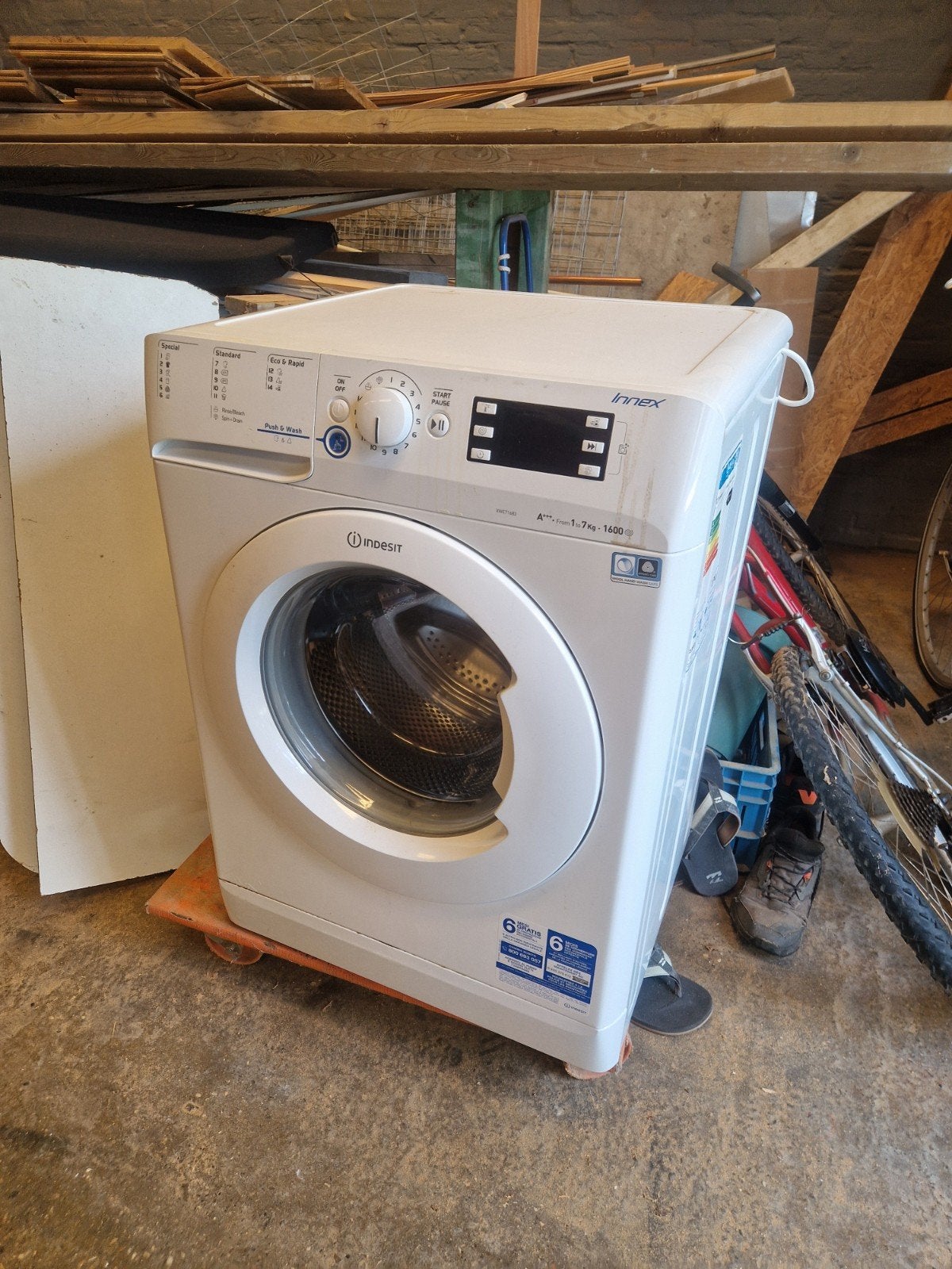 Indesit xwe71683x w eu wasmachine, Witgoed en Apparatuur, Wasmachines, Ophalen, 1200 tot 1600 toeren, 85 tot 90 cm