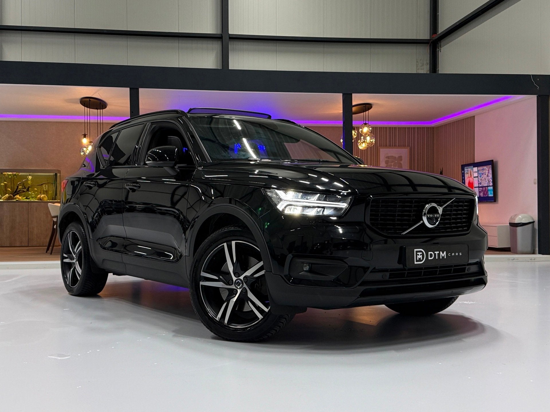 Volvo XC40 T5 Recharge R-Design Pano Camera Led Acc Hud Pdc, Auto's, Volvo, Zwart, Bedrijf, 1500 cc, Hybride Elektrisch/Benzine