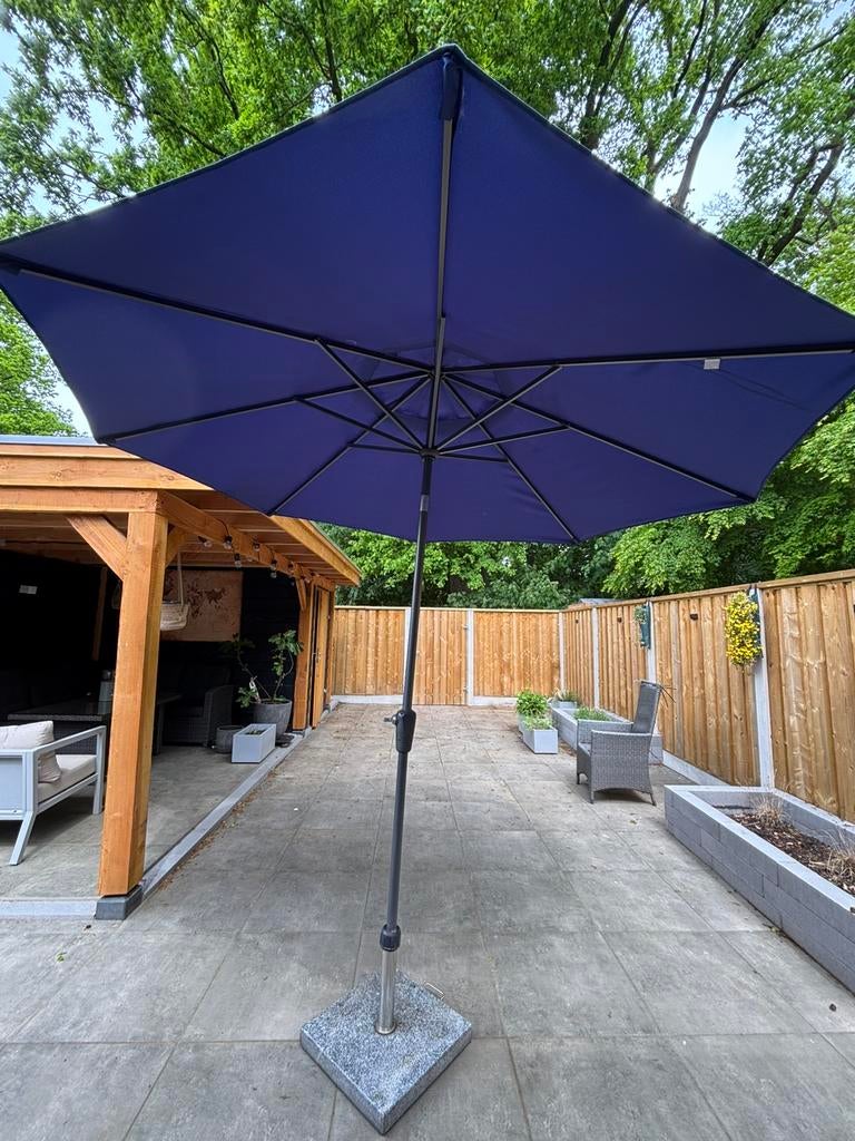 Parasol Intratuin, Ophalen, Zo goed als nieuw, 2 tot 3 meter, Kantelbaar