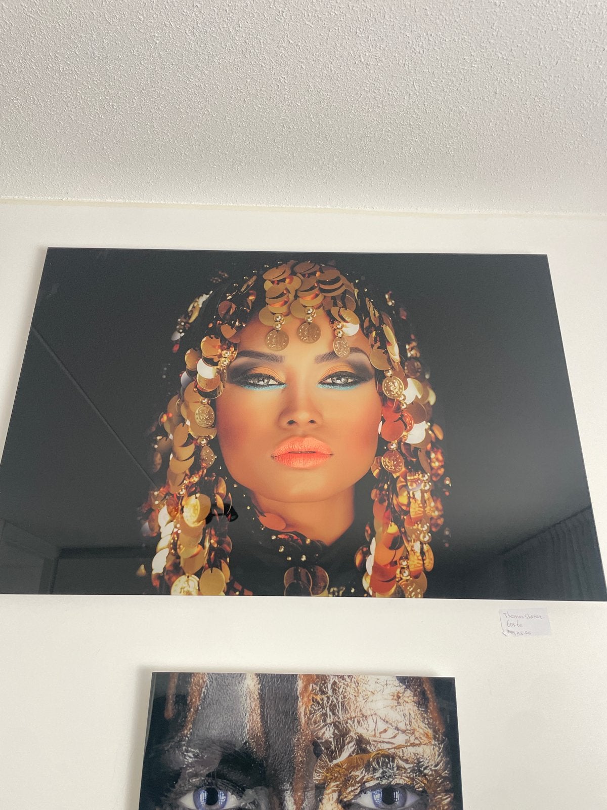 Prachtige Vrouwenportret met Gouden Ornamenten, Ophalen