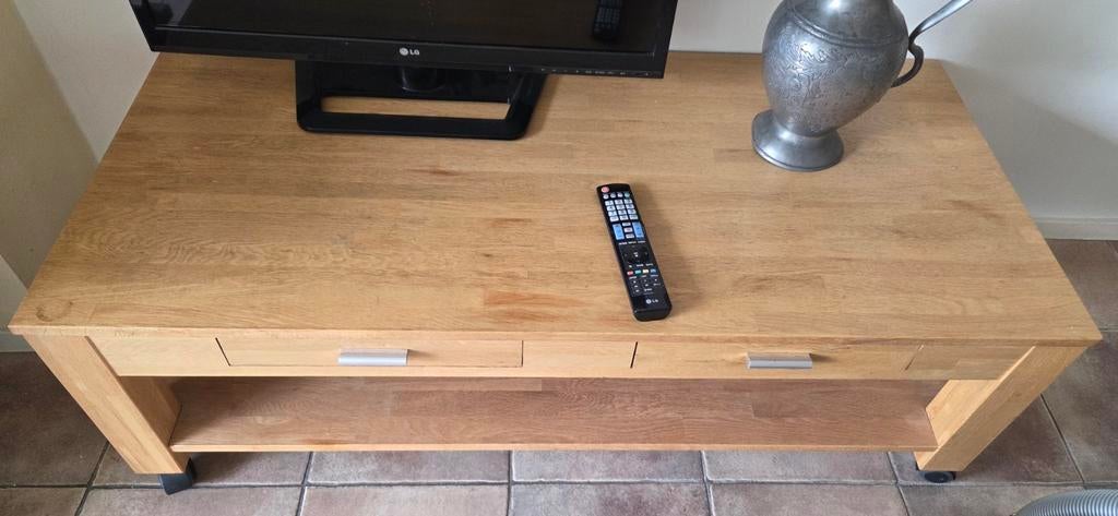 Massief eikenhouten salontafel met lades en wielen, Huis en Inrichting, Tafels | Salontafels, Ophalen, Gebruikt, 100 tot 150 cm