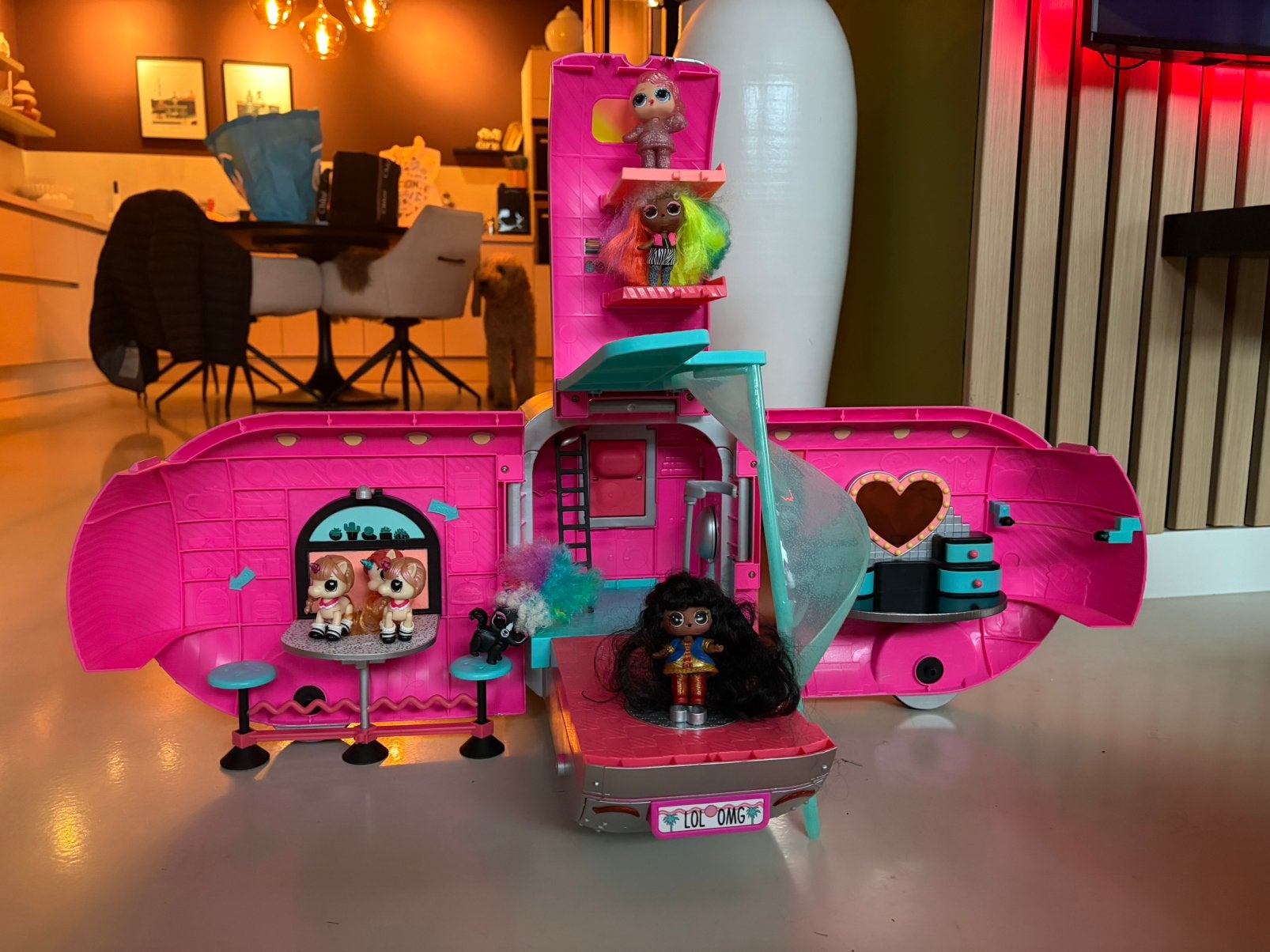 Grote LOL verzameling – Camper, Clubhuis, Beautycase, Poppen, Ophalen, Zo goed als nieuw
